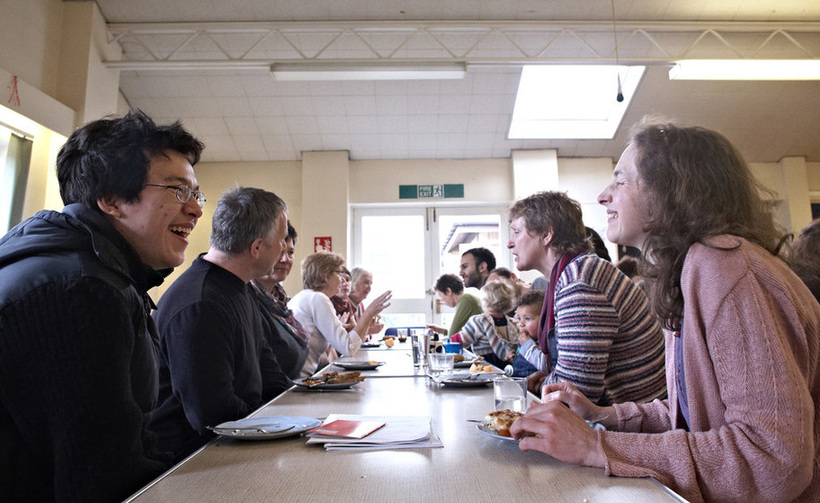 Food for Friends: a shared lunch at Carlton Hill Quaker meeting. Image: Mike Pinches for BYM