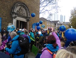 Pilgrims are greeted by school children in London