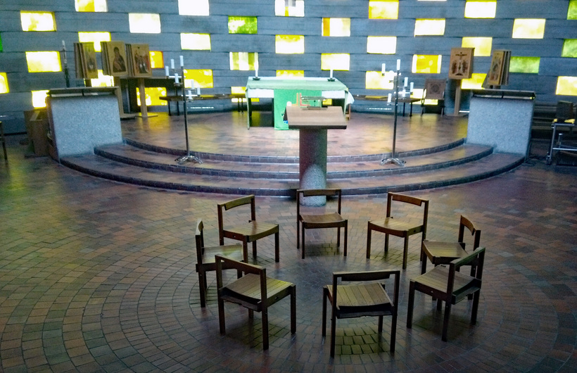 A university chapel set up for Quaker worship.