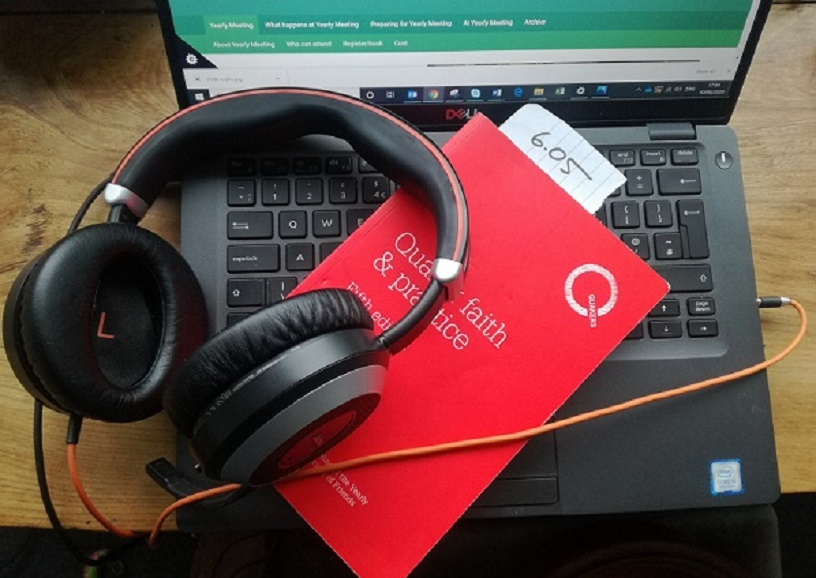 headphones Qf&p YM on screen