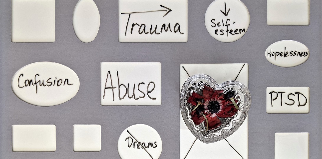 Board with notes with words such as trauma, confusion, abuse.