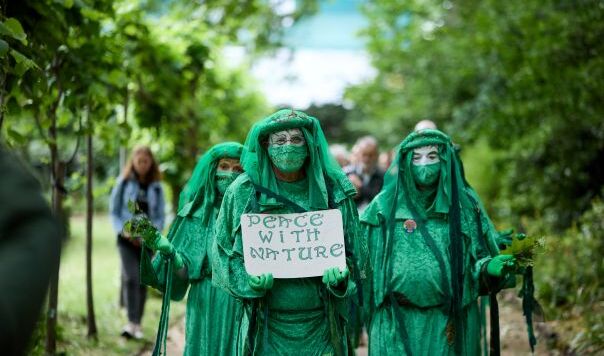 People dressed in green robes